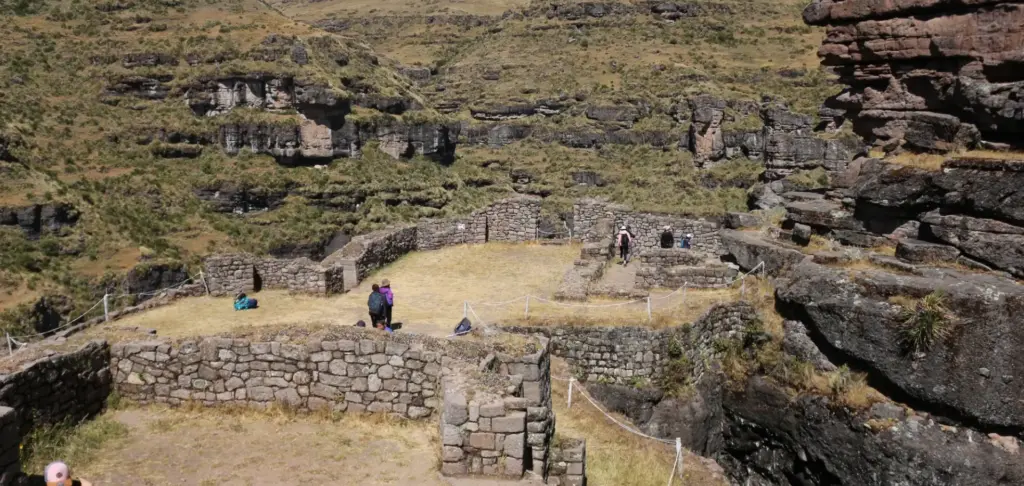 Descubriendo Waqrapukara