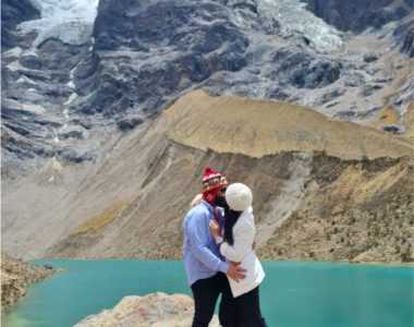 pareja en la laguna humantay