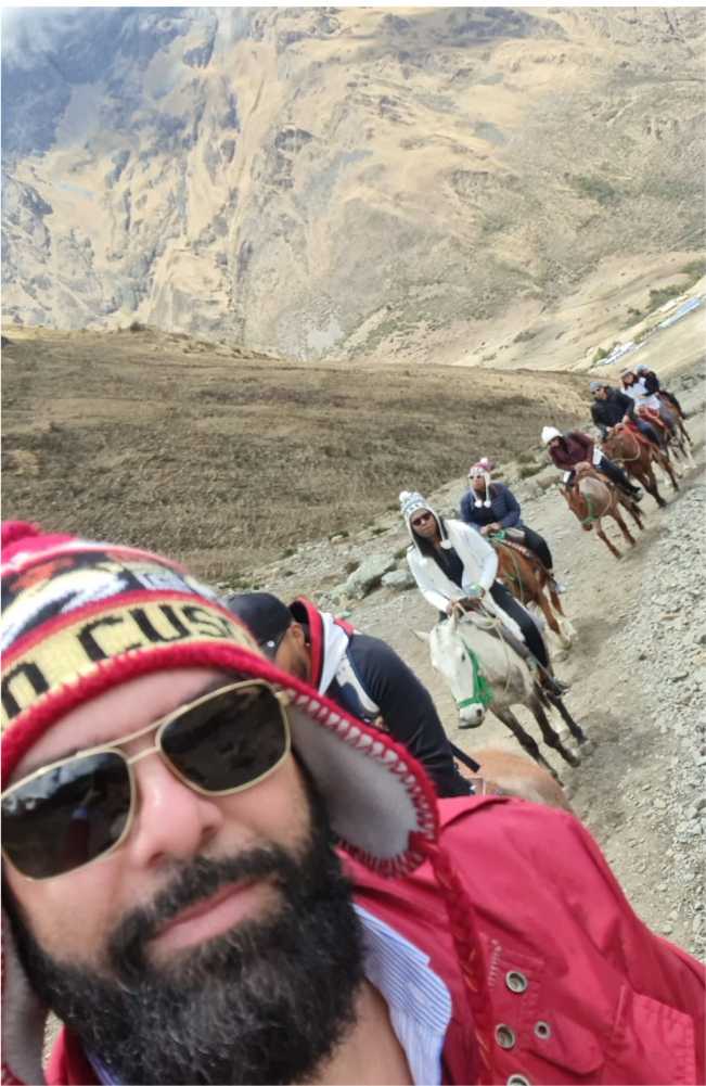 caballo en la laguna humantay