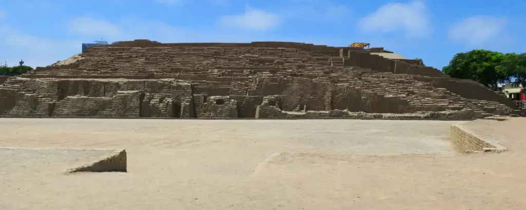 huaca pucllana lima