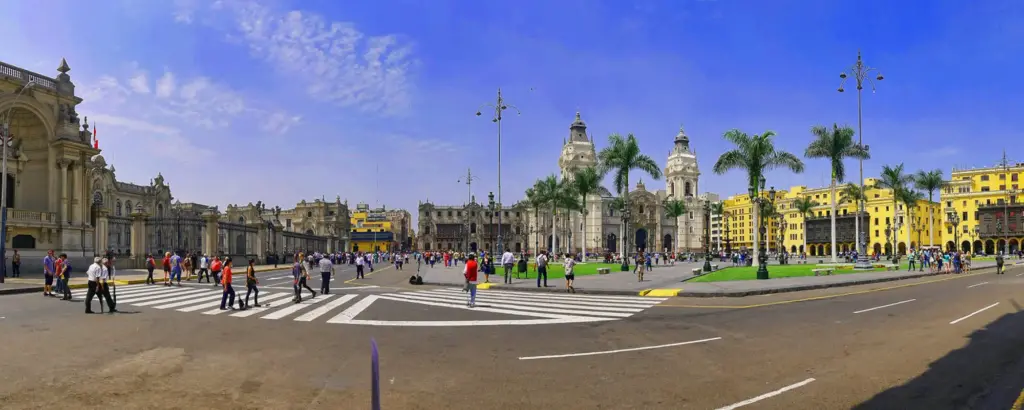 historia de la plaza mayor de lima