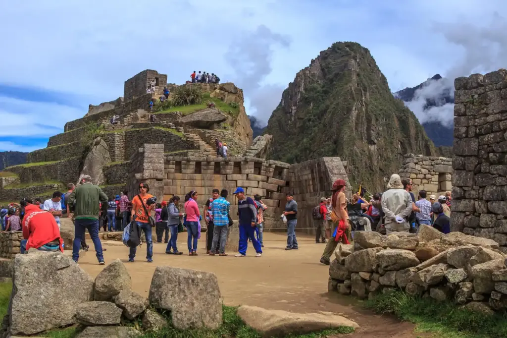 personas en machu picchu