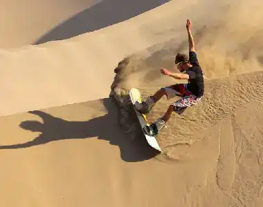 sandboarding en huacachina