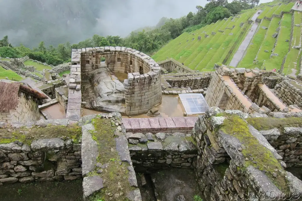 el templo de sol en machu picchu